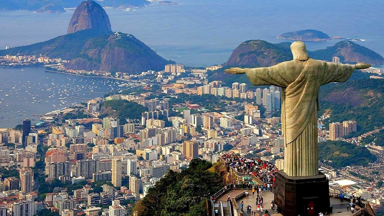 3 ¡Embárcate en una aventura inolvidable en Brasil! Descubre la belleza de Río de Janeiro con sus icónicos paisajes y sumérgete en la relajación de Búzios.