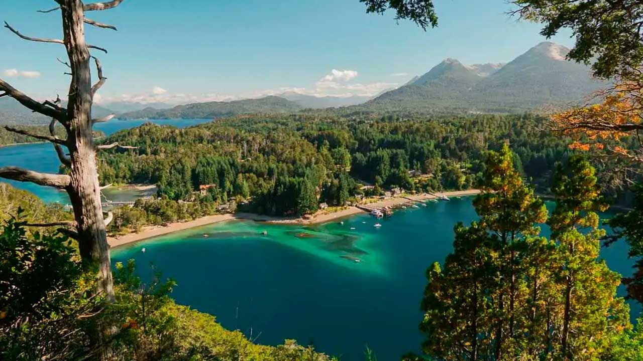 3 Explora Bariloche y sus alrededores en este emocionante tour de 4 días. Disfruta de vistas panorámicas, excursiones a islas y bosques centenarios.