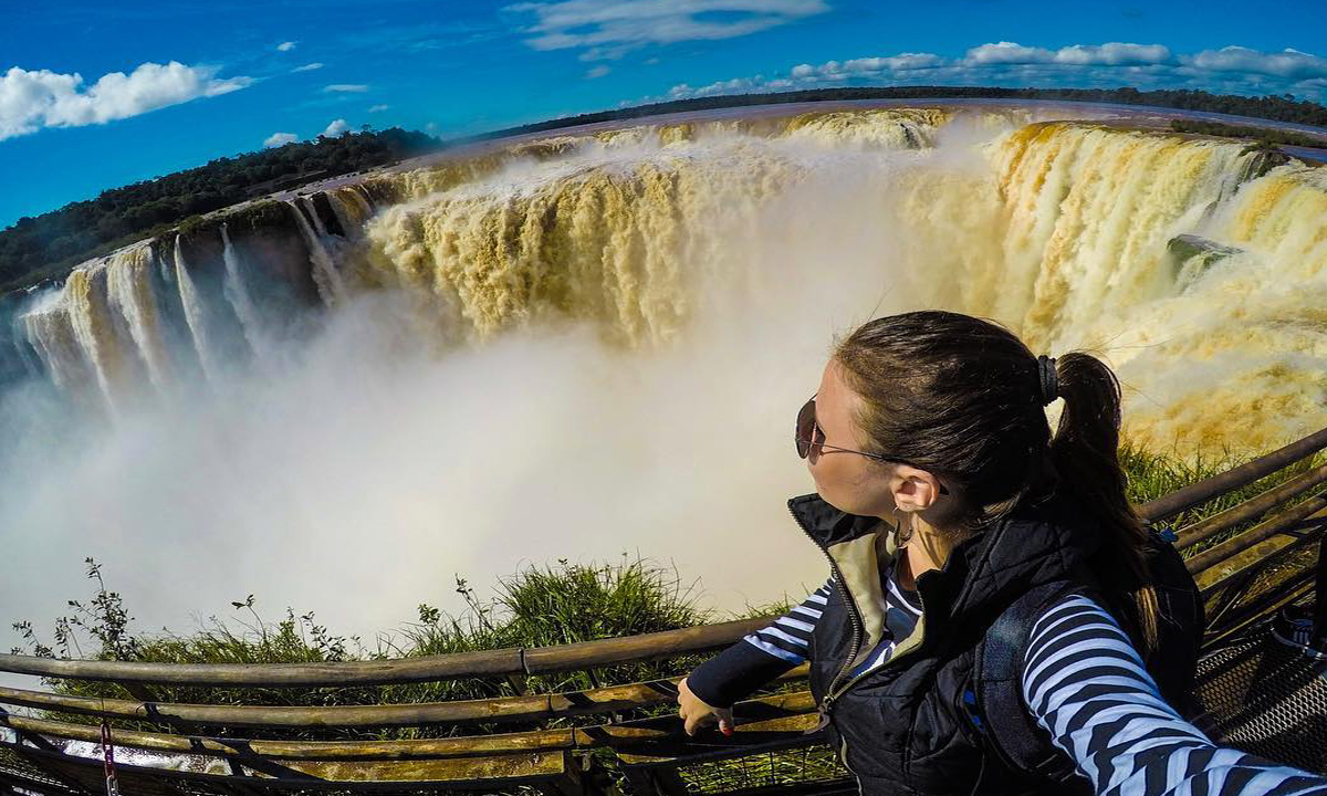 6 Embárcate en un emocionante tour de 3 días para descubrir las majestuosas Cataratas del Iguazú. Explora el lado argentino y brasileño de esta maravilla natural,