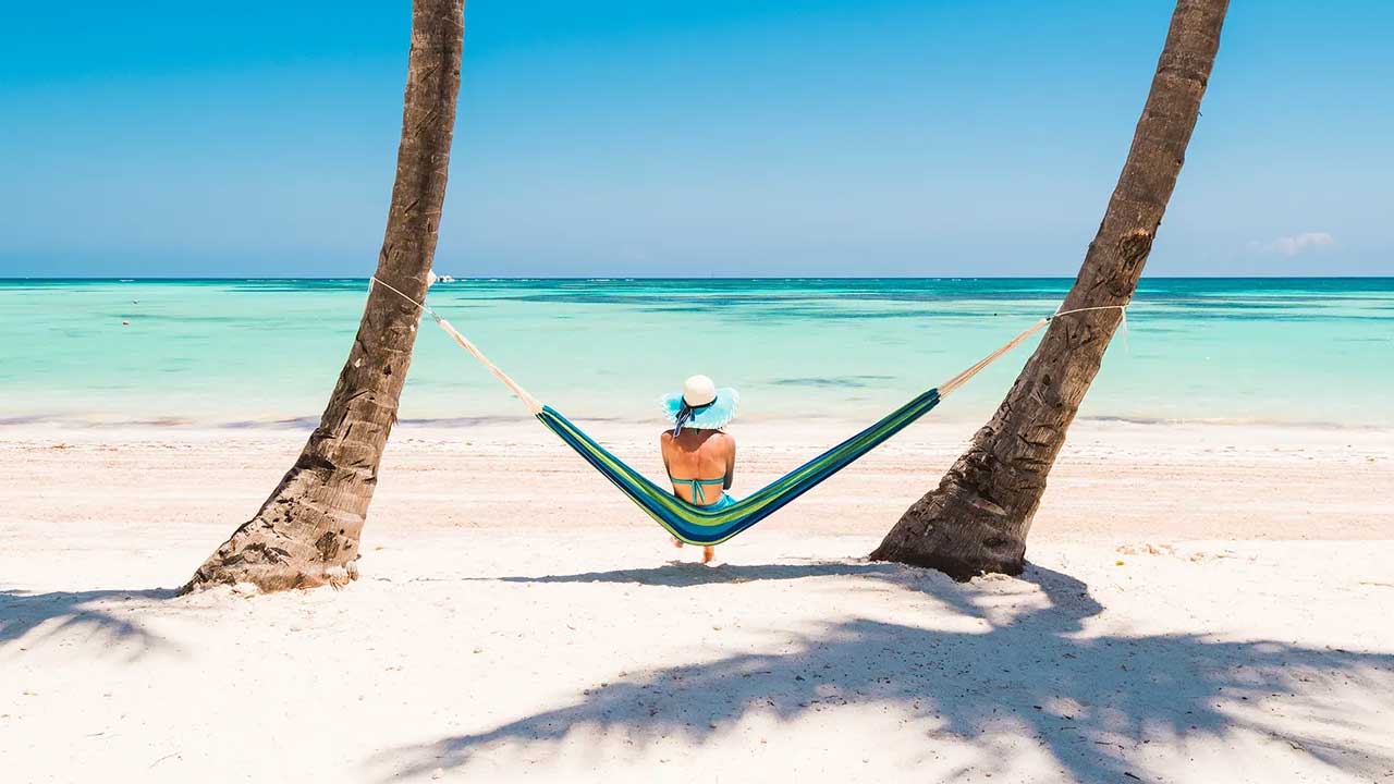 4 Descubre la magia del Caribe con nuestro paquete a Punta. Disfruta de 7 noches de lujo con Todo Incluido en el Iberostar Selection Bávaro Suites.