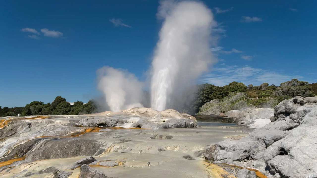 2 Embárcate en una aventura única hacia los paisajes impresionantes de Nueva Zelanda y Australia.