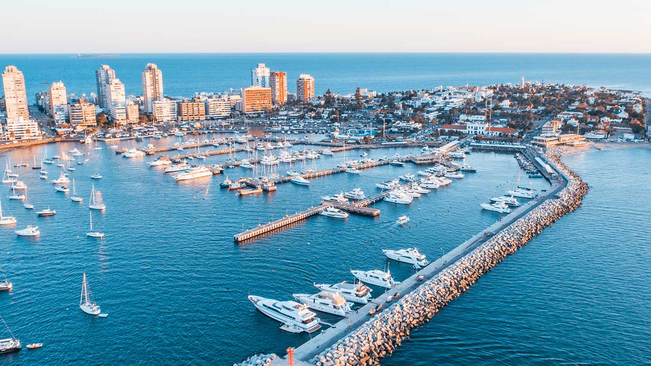 2 Descubre la belleza de Uruguay en recorridos cortos de 4 días desde Buenos Aires con Costa Cruceros
